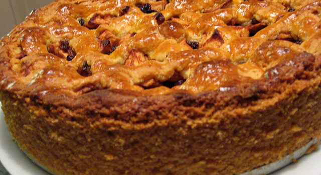 Torta de maçã holandesa típica, a verdadeira torta holandesa. Rica em maçãs, deliciosa, perfeita com um café.