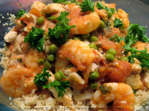 Delicioso peixe ao molho de camarão com cuscuz marroquino, super fácil e rápido de preparar.